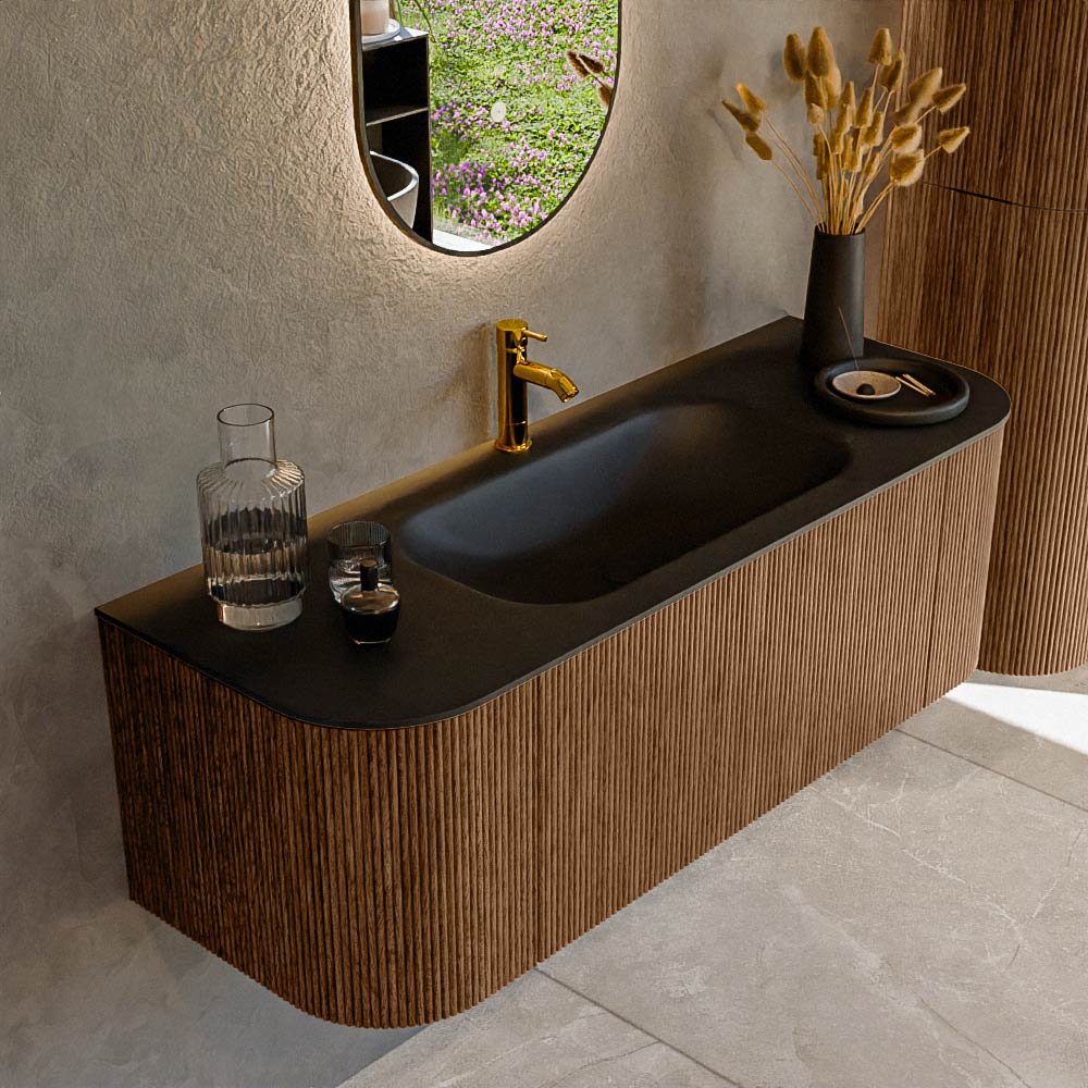 Mondiaz KURVE 130 cm Onderkast Greeploos 1 Lade Met Deuren Walnut, Wastafel Solid Surface Midden Urban 1 Kraangat Zonder Spiegel (KRVBGS130L+R1L2D1KM-Wal/Urb)
